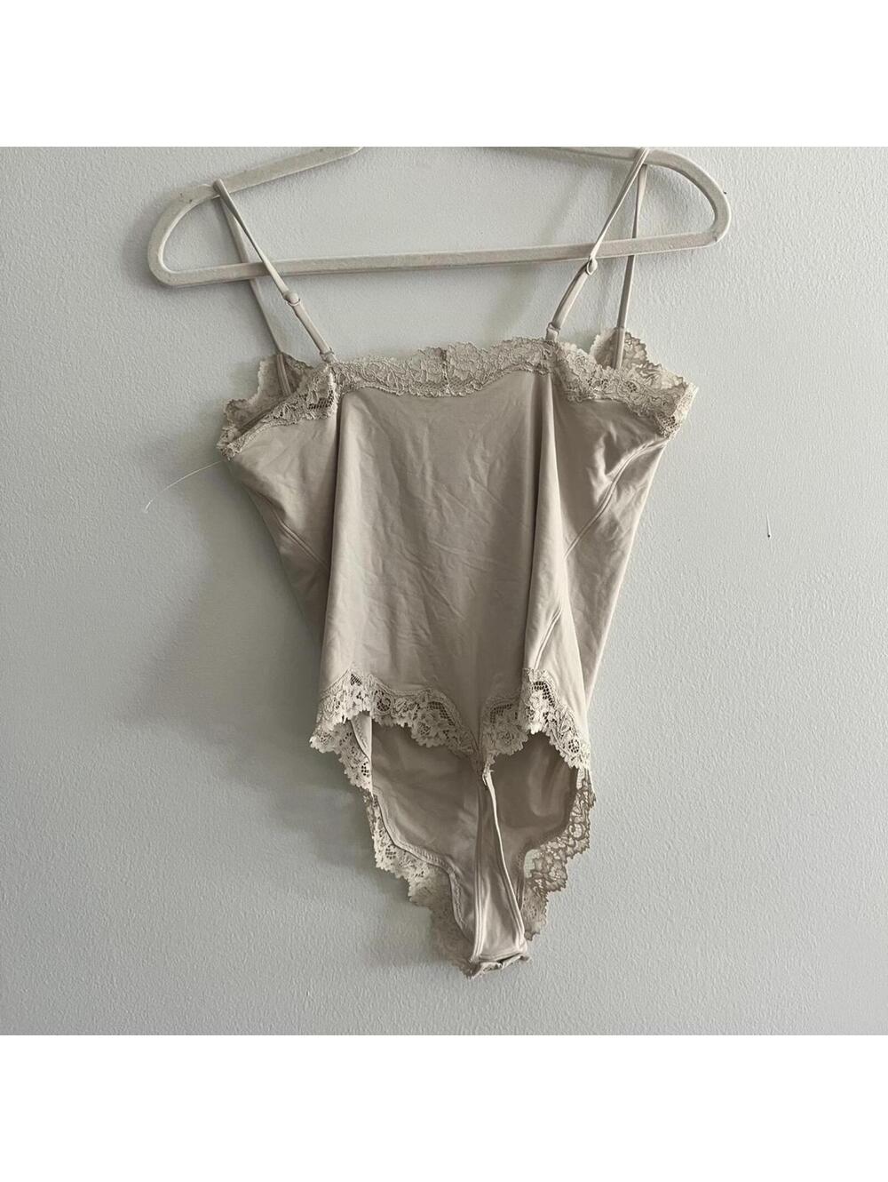 Skims Fits Everybody Lace Bodysuit - Picture 3 of 3